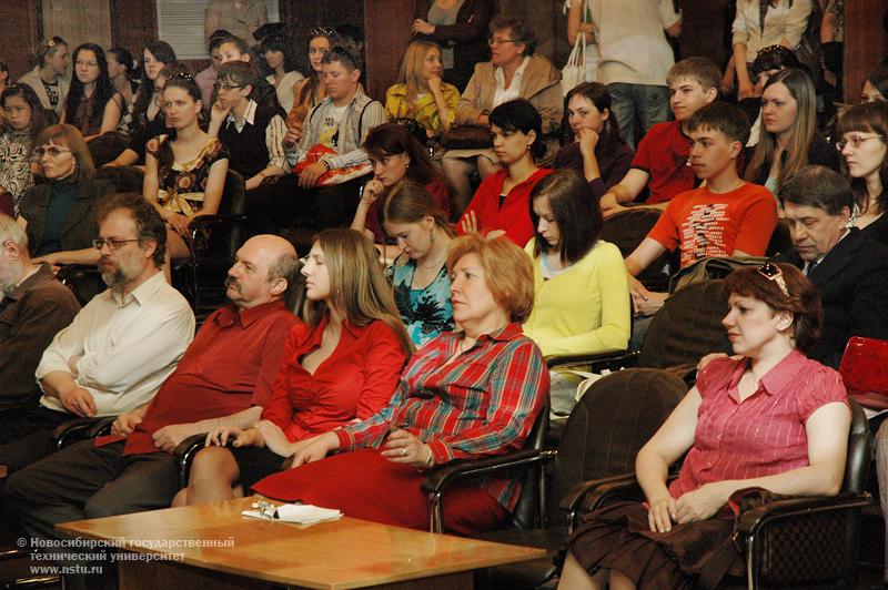 13.05.09     В НГТУ – встреча с польским писателем Мариушем Вильком , фотография: В. Невидимов
