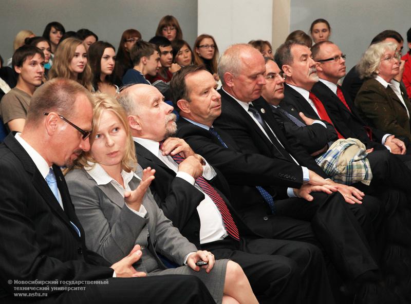 10.09.10     НГТУ посетила делегация Республики Польша, фотография: В. Невидимов