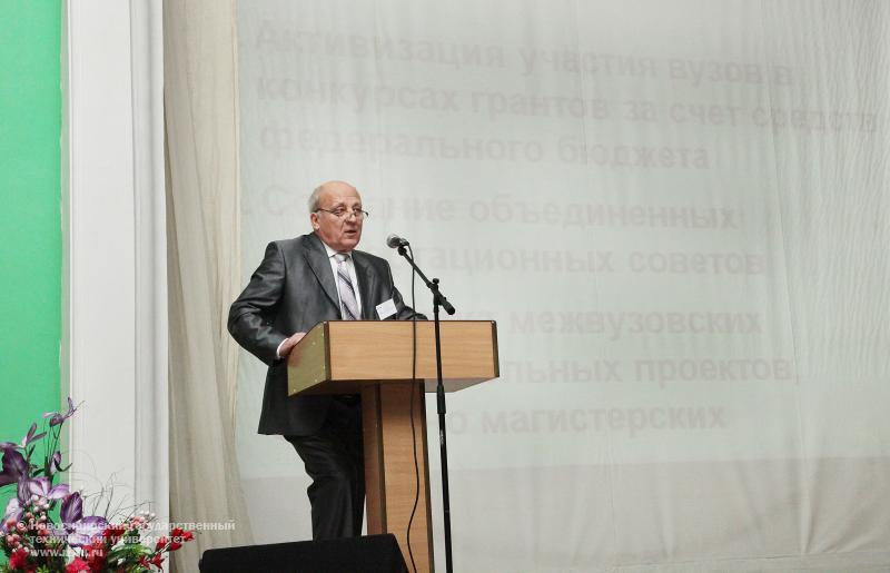 ректор Пустовой Н.В., фотография: В. Невидимов