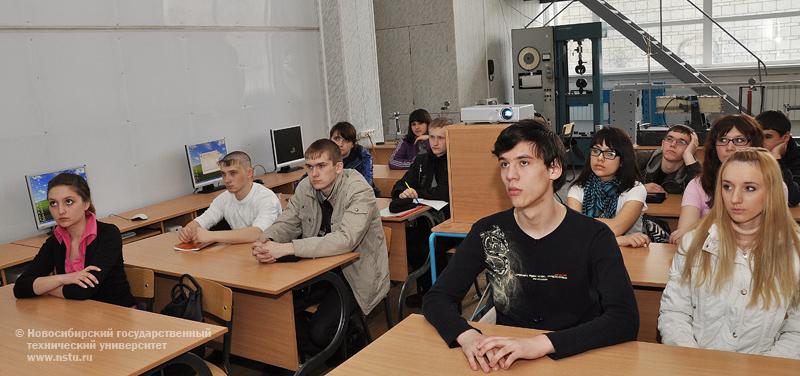 На факультете летательных аппаратов НГТУ прошли подготовительные занятия для будущих абитуриентов , фотография: В. Невидимов