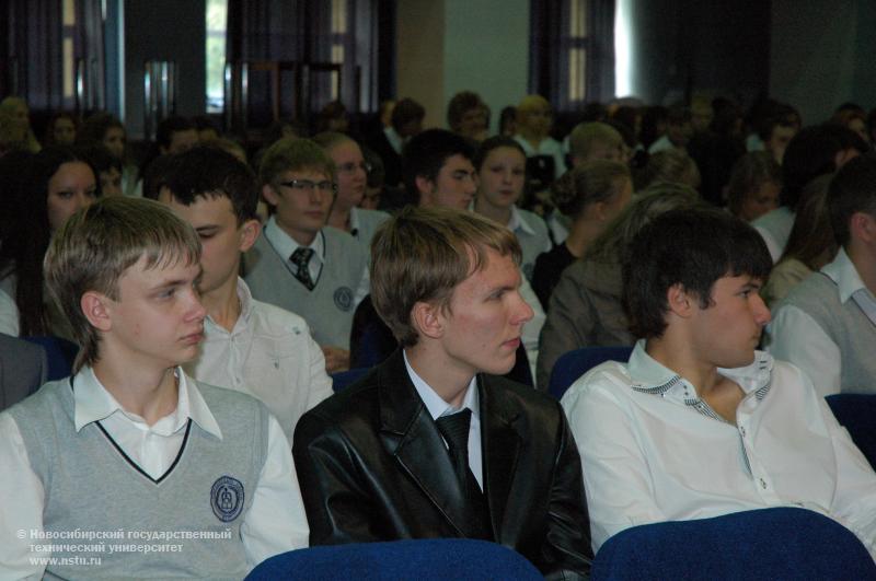 Лекция ректора НГТУ для учащихся старших классов лицеев и гимназий , фотография: В. Кравченко