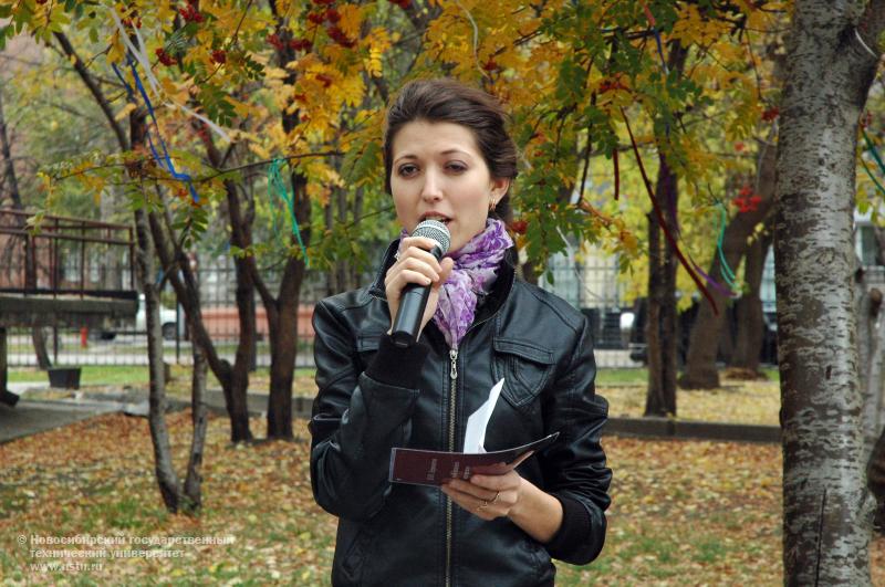 5 октября студенты ФГО НГТУ проведут акцию «Дерево любимых книг» , фотография: В. Кравченко