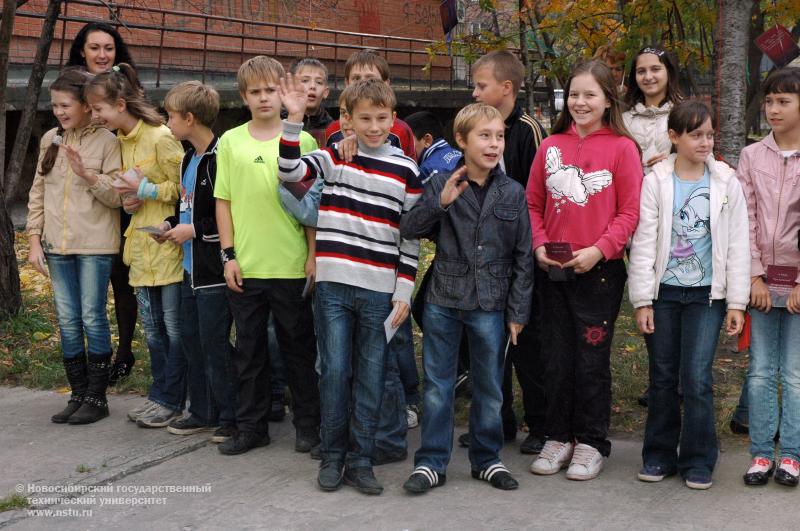 5 октября студенты ФГО НГТУ проведут акцию «Дерево любимых книг» , фотография: В. Кравченко