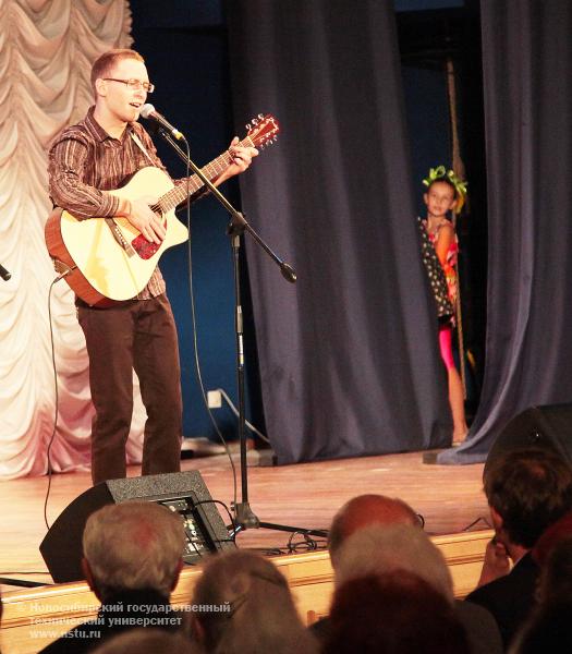 В НГТУ состоялся концерт, посвященный Дню пожилого человека , фотография: В. Невидимов
