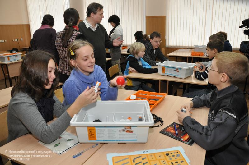 1.11.2011  В НГТУ начались занятия по робототехнике , фотография: В. Невидимов