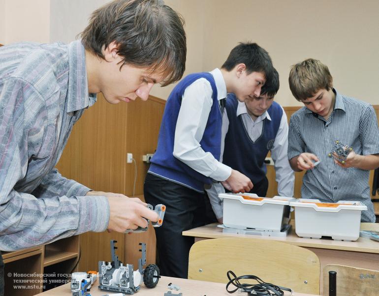 01.11.11     В НГТУ начались занятия по робототехнике , фотография: В. Невидимов