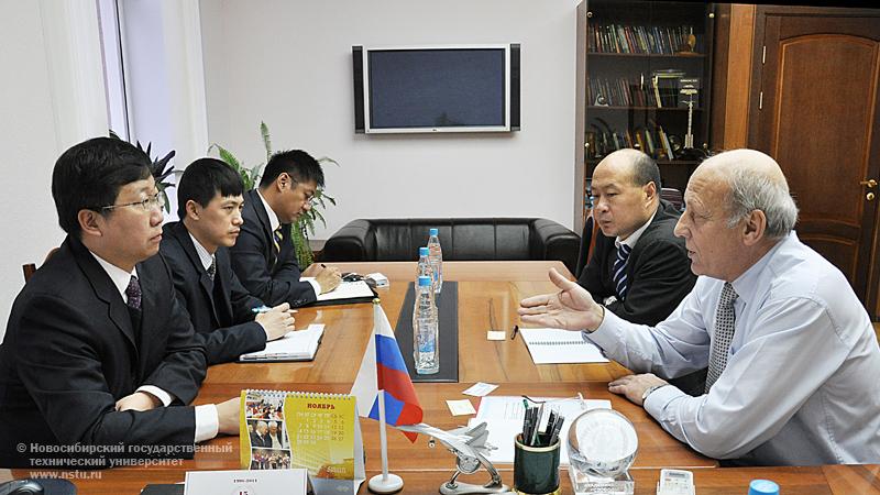 21.11.11     21 ноября НГТУ посетила делегация правительства провинции Хэйлунцзян, фотография: В. Невидимов