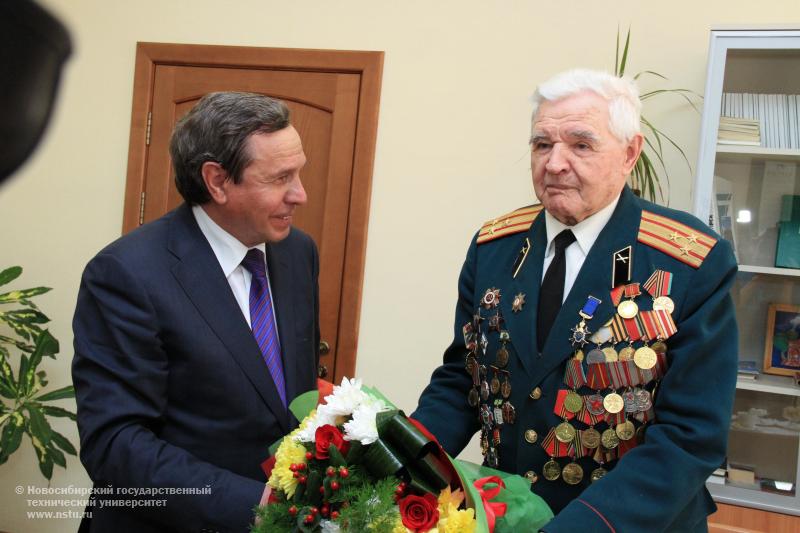 24.04.13     24 апреля мэр Новосибирска встретился с В. И. Мащенко, фотография: Фото пресс-центра мэрии
