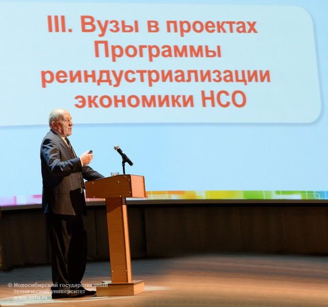 профессор, президент НГТУ Пустовой Н.В, фотография: В. Невидимов