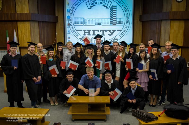 НГТУ. Вручение дипломов 2016, фотография: Р. Саликов