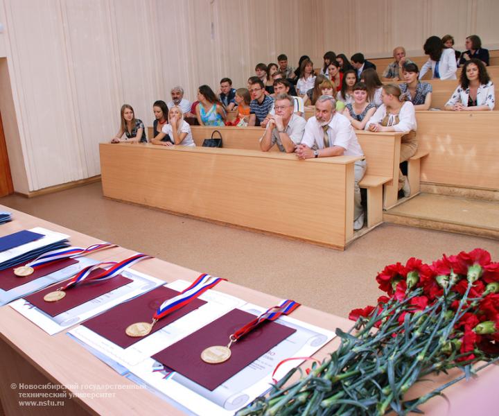 Вручение дипломов на факультете автоматики и вычислительной техники , фотография: В. Невидимов