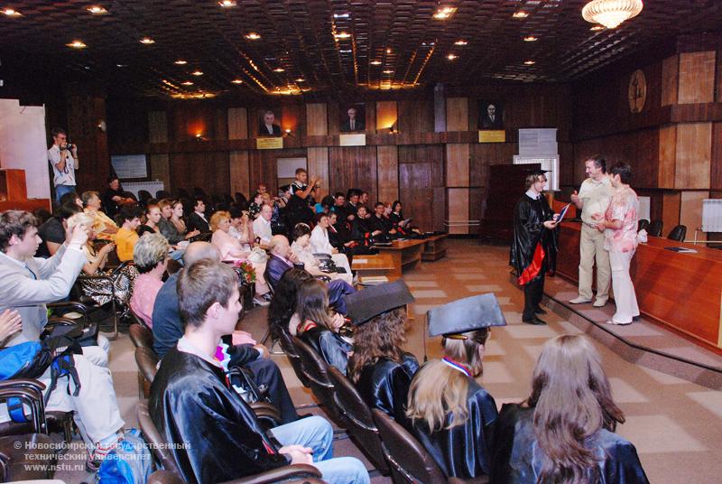 Вручение дипломов на физико-техническом факультете , фотография: В. Невидимов