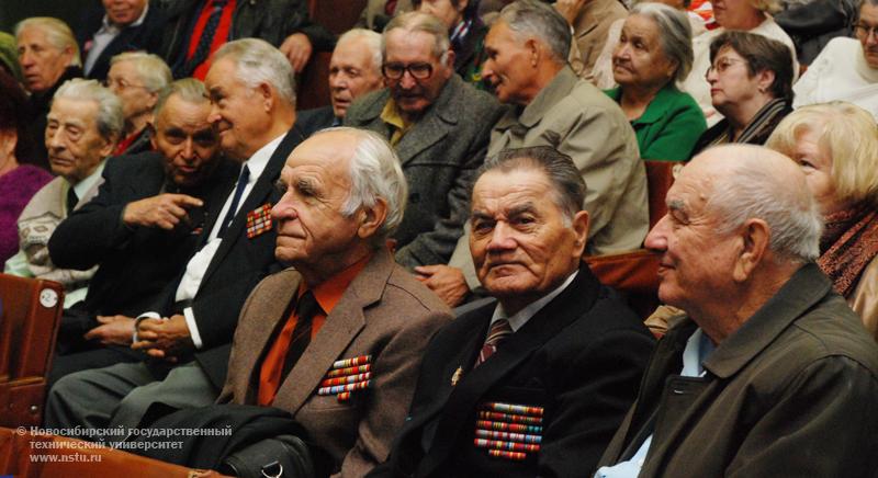Декада пожилых людей в НГТУ , фотография: В. Невидимов