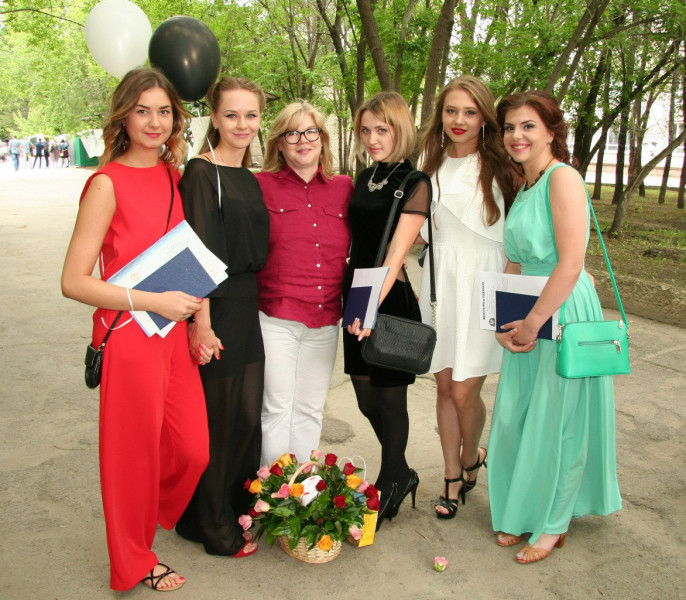 М.Р. Васильева с выпускниками
