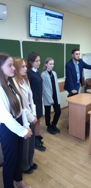 Магистранты группы СЛМ-91 после объявления полученных ими оценок (все получили