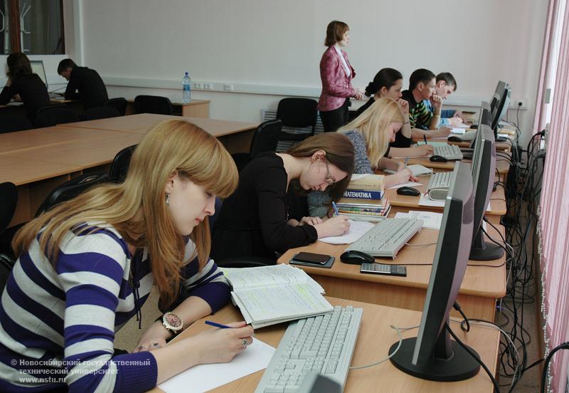 11.04.09     В НГТУ  Второй тур Всероссийской Интернет-олимпиады по математике , фотография: В. Невидимов