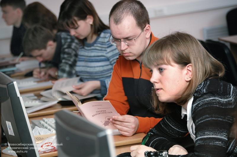 11.04.09     В НГТУ  Второй тур Всероссийской Интернет-олимпиады по математике , фотография: В. Невидимов