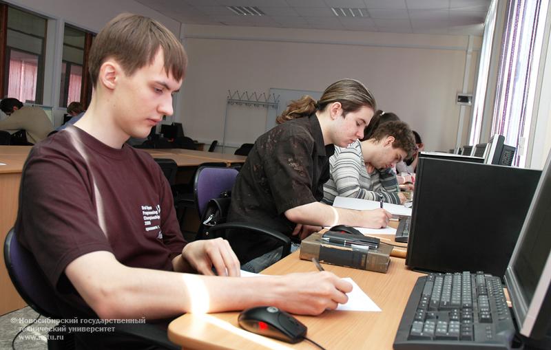 11.04.09     В НГТУ  Второй тур Всероссийской Интернет-олимпиады по математике , фотография: В. Невидимов