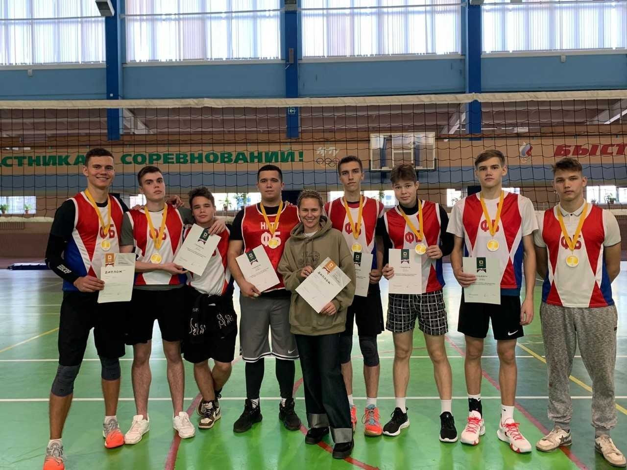 Тренера НГТУ по волейболу