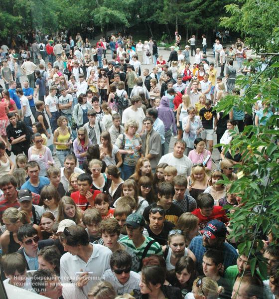 27.07.09     Размещен первый список абитуриентов, рекомендованных к зачислению, фотография: В. Невидимов