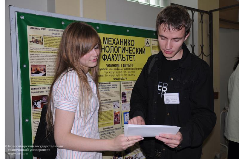 27.07.09 Первый список абитуриентов, рекомендованных к зачислению, фотография: В. Кравченко