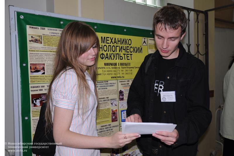 27.07.09     Первый список абитуриентов, рекомендованных к зачислению, фотография: В. Кравченко