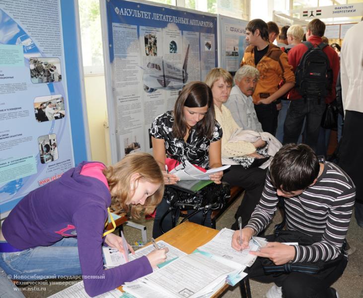 27.07.09 Первый список абитуриентов, рекомендованных к зачислению, фотография: В. Кравченко