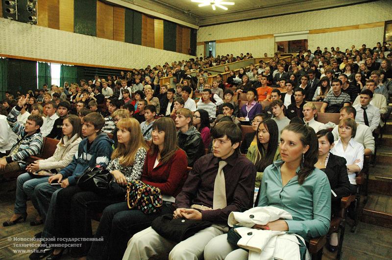 01.09.09     День знаний для первокурсников НГТУ, фотография: В. Невидимов