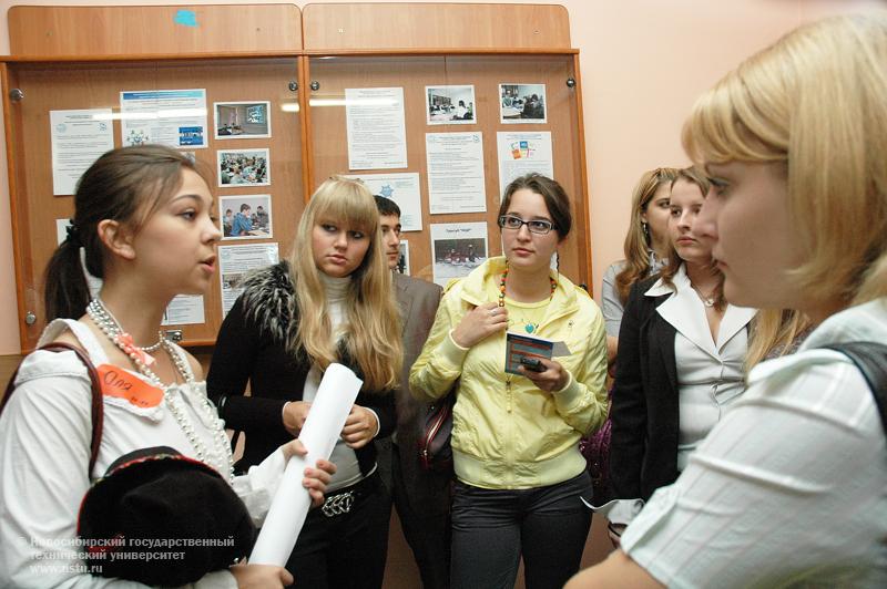 01.09.09     День знаний для первокурсников НГТУ, фотография: В. Невидимов
