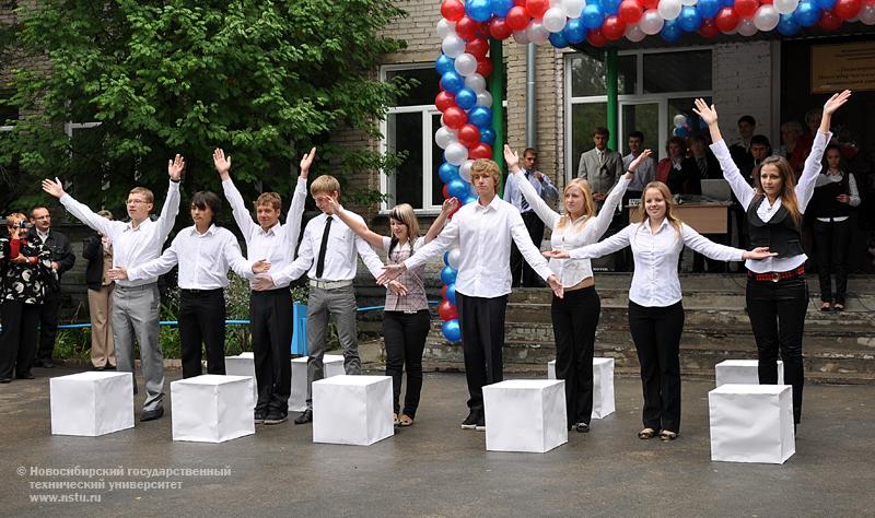 01.09.09     1 сентября в Инженерном лицее НГТУ, фотография: В. Кравченко