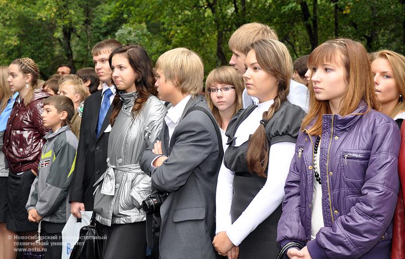 01.09.09 1 сентября в Инженерном лицее НГТУ, фотография: В. Кравченко
