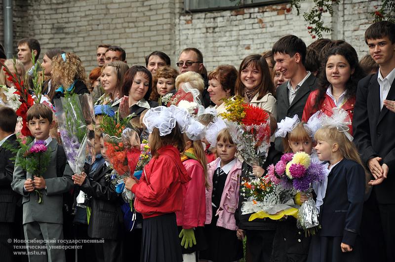 01.09.09 1 сентября в Инженерном лицее НГТУ, фотография: В. Кравченко