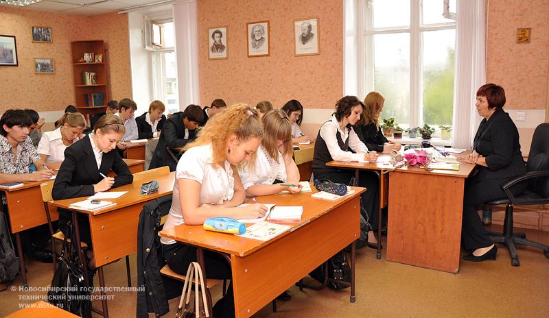 01.09.09 1 сентября в Инженерном лицее НГТУ, фотография: В. Кравченко