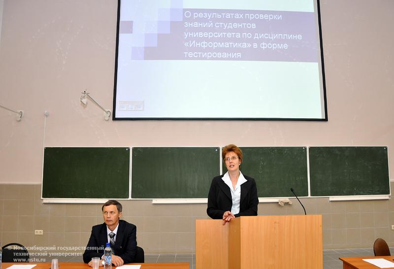 24.09.09 Семинар преподавателей информатики. Директор НМЦ Е. А. Зима, фотография: В. Кравченко