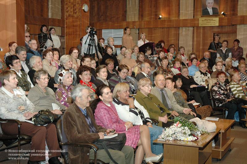 12.10.09     Начались занятия на Народном факультете НГТ, фотография: В. Невидимов