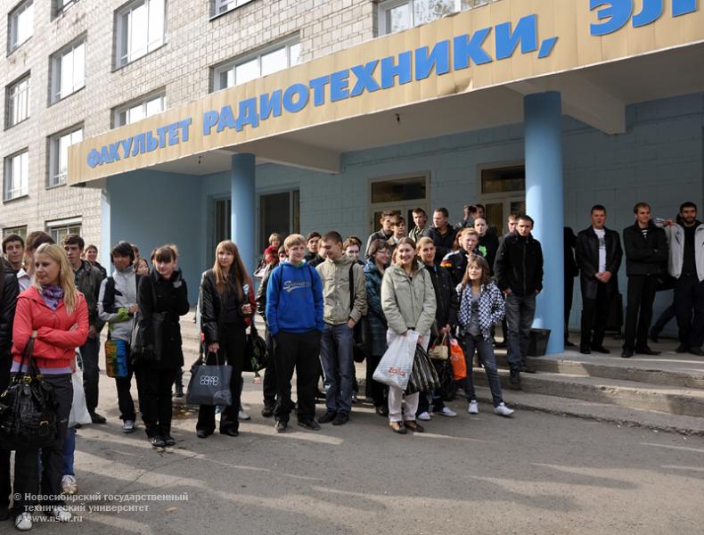 05.10.09 Посвящение в первокурсники на факультете радиотехники и электроники НГТУ, фотография: В. Кравченко