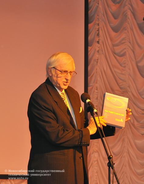 05.10.09 Посвящение в первокурсники на факультете радиотехники и электроники НГТУ, фотография: В. Кравченко