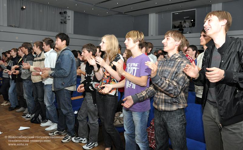05.10.09 Посвящение в первокурсники на факультете радиотехники и электроники НГТУ, фотография: В. Кравченко