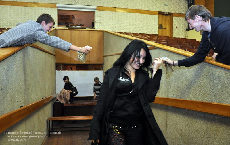 21.10.09 Посвящение в первокурсники ФТФ, фотография: В. Кравченко