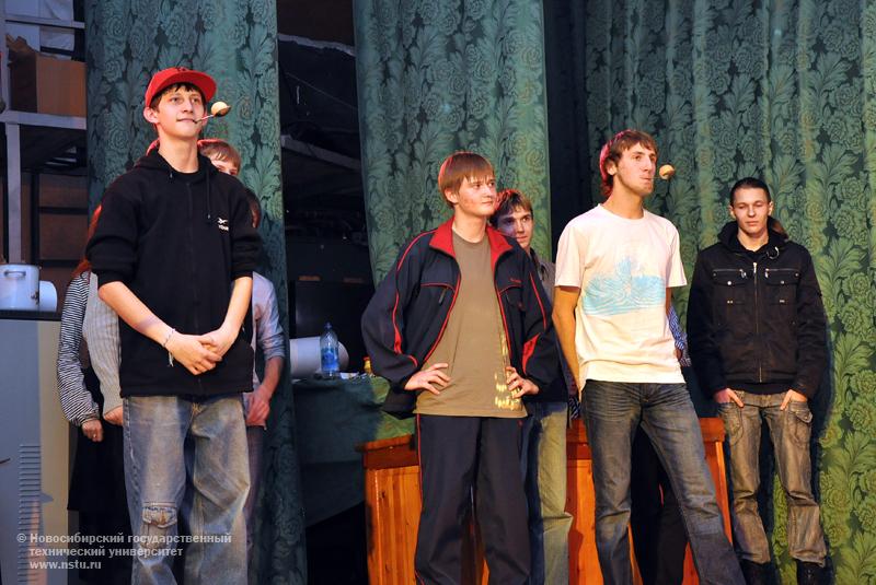 21.10.09 Посвящение в первокурсники ФТФ, фотография: В. Кравченко