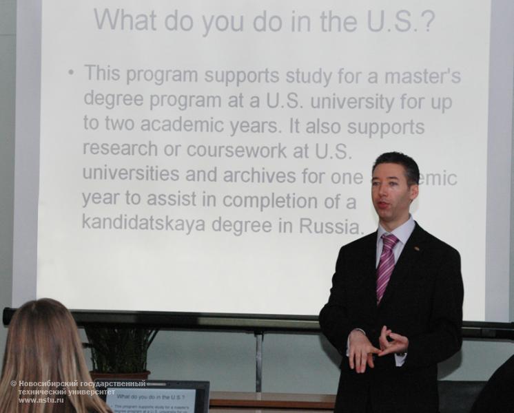 10.11.09 Презентация программ Института международного образования (США) в НГТУ. Глава представительства Института международного образования в России Энтони Колих, фотография: В. Невидимов