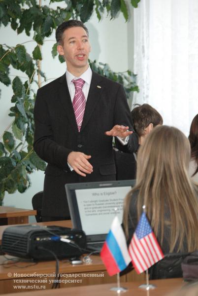 10.11.09 Презентация программ Института международного образования (США) в НГТУ. Глава представительства Института международного образования в России Энтони Колих, фотография: В. Невидимов