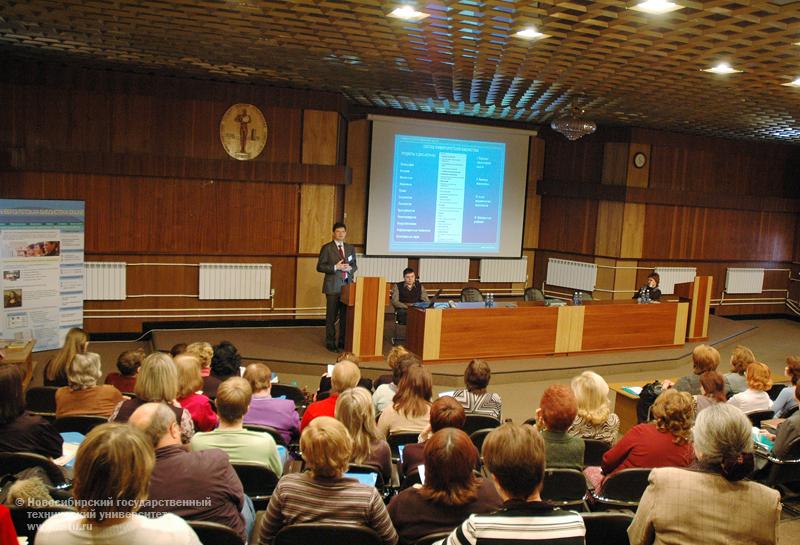 18.11.09 Всероссийская научно-практическая конференция «Электронные ресурсы библиотек вузов: проблемы формирования и использования» в НГТУ. Генеральный директор, к.полит.н., ООО «Директ-Медиа» К. Н. Костюк, фотография: В. Невидимов