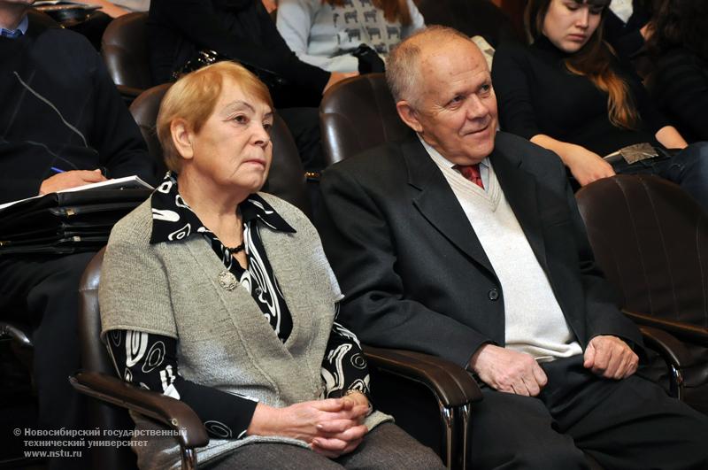 19.11.09 Лекция в рамках междисциплинарного научного семинара по проблемам фундаментальной науки и новых высоких технологий «Проблемы современного материаловедения», фотография: В. Кравченко