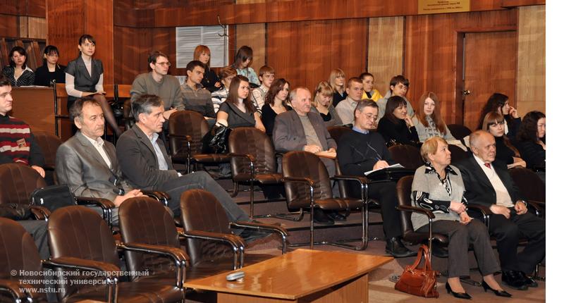 19.11.09 Лекция в рамках междисциплинарного научного семинара по проблемам фундаментальной науки и новых высоких технологий «Проблемы современного материаловедения», фотография: В. Кравченко