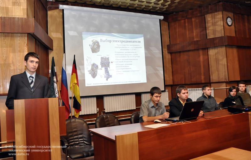 13.11.09 Студенты НГТУ разрабатывают инновационные проекты, фотография: В. Кравченко