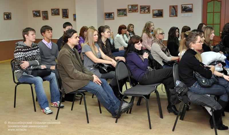 18.11.09 В НГТУ – фотовыставка «Вроцлав-Новосибирск: как мы видим друг друга», фотография: В. Кравченко