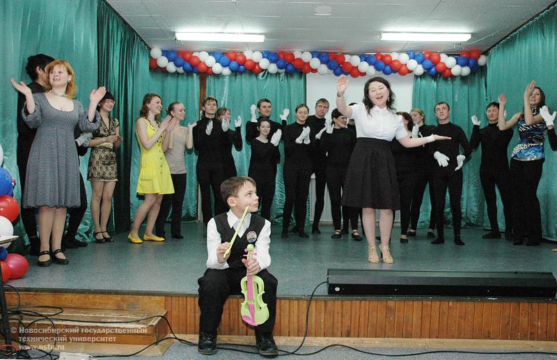 10.12.09 В ИСР НГТУ завершилась Декада инвалидов, фотография: В. Невидимов