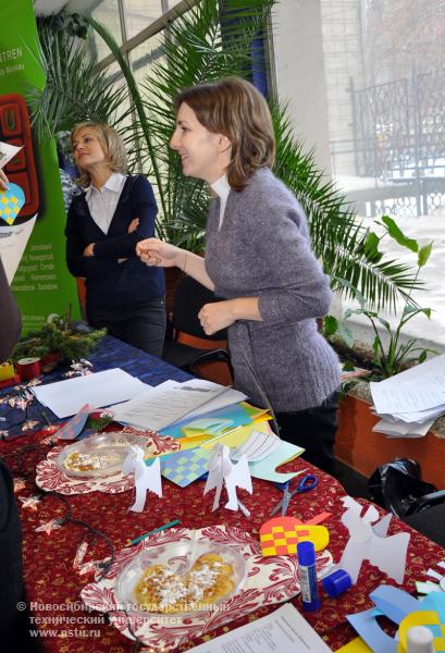 17.12.09 Рождественская ярмарка в НГТУ, фотография: В. Кравченко