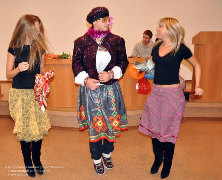 18.12.09 В НГТУ прошло «СТРАНное дефиле», фотография: В. Кравченко